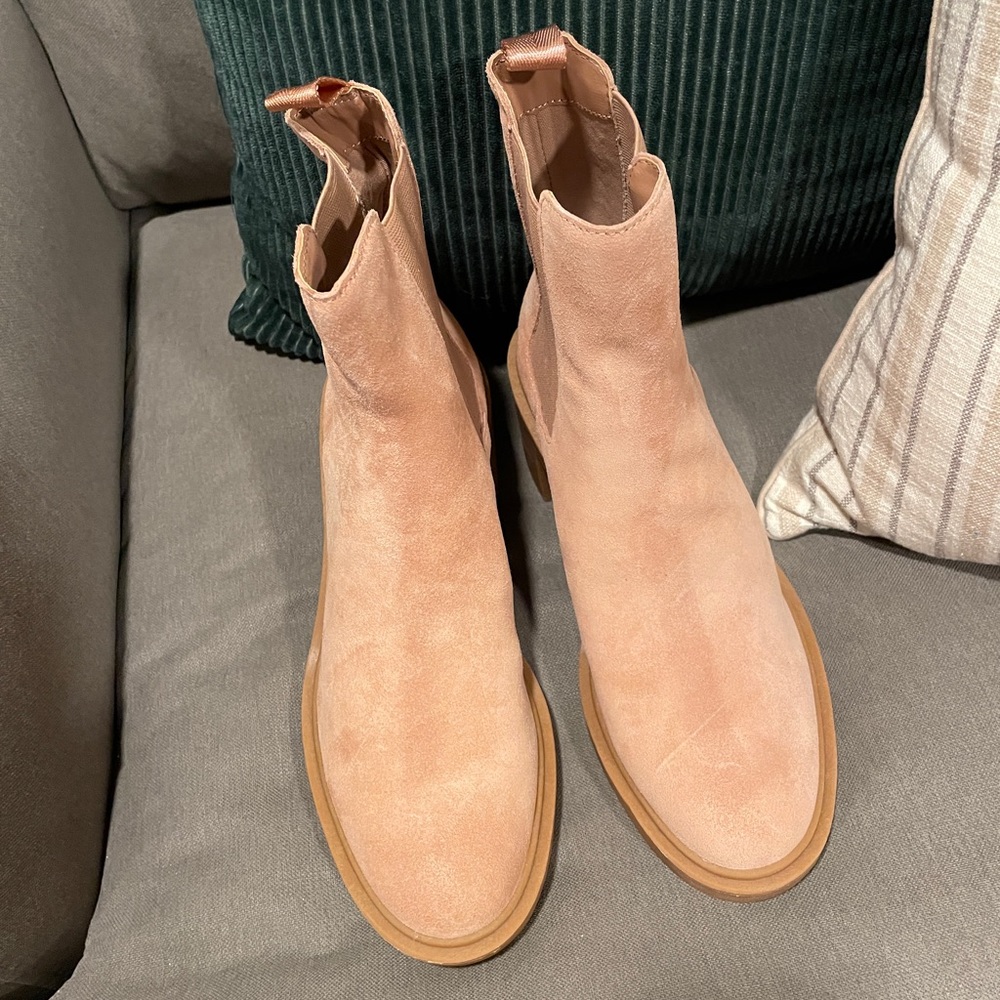 Brand new never worn Chelsea boots